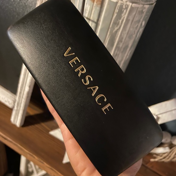 Versace case - Picture 2 of 4